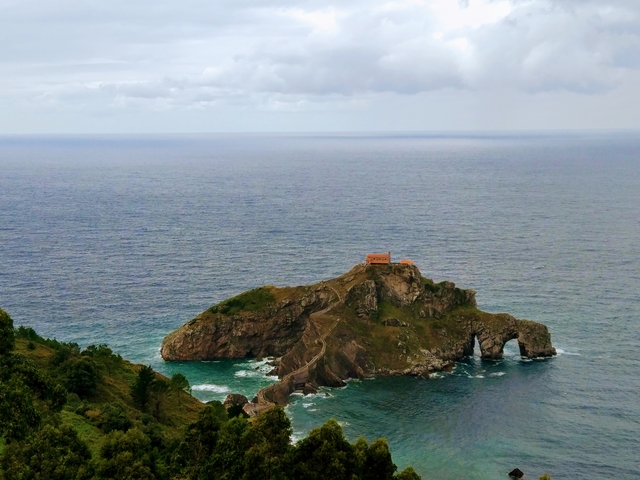 San Juan de Gaztelugatxe spain game of throne walking