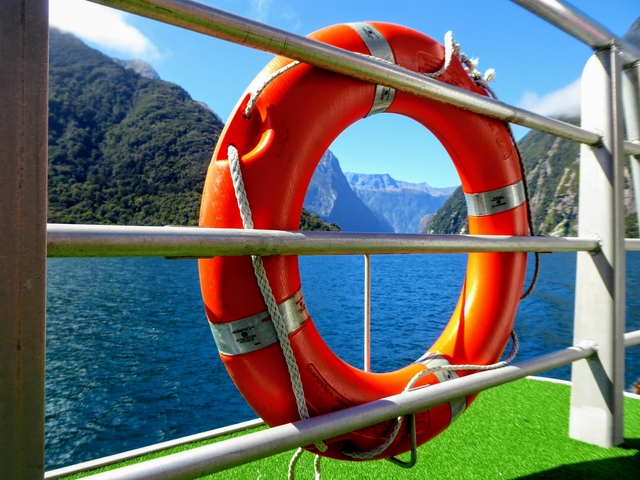 Milford Sound from Te Anau Cheap milford sound cruise